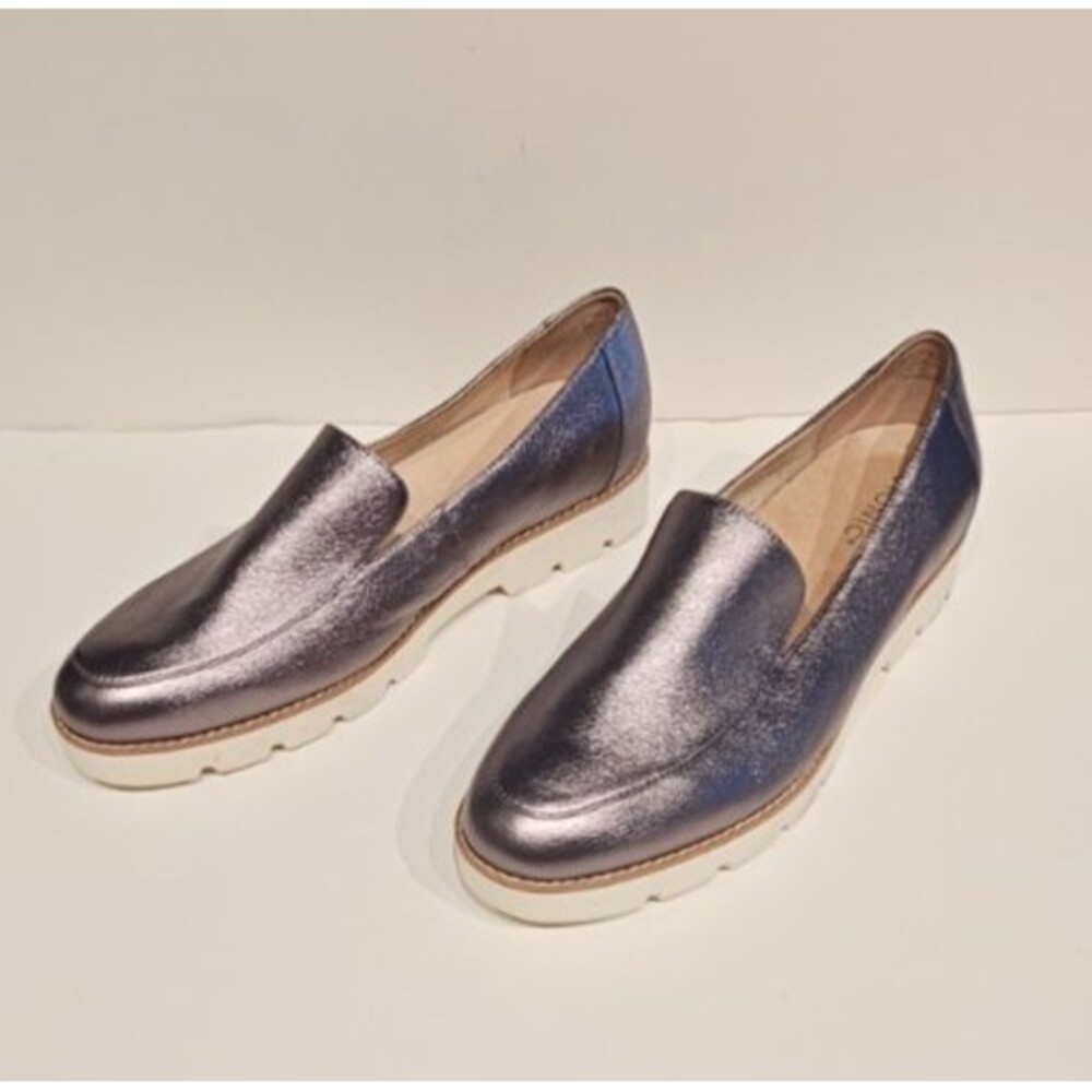 Vionic Kensley Loafers in the Pewter metallic Women's Size 12